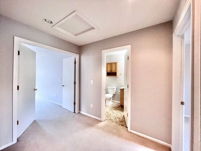 Building Photo - NEW CARPET & PAINT! Beautiful 3 Bedroom 2 ...