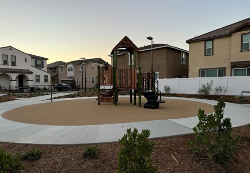 Building Photo - 40430 Melrose Dr