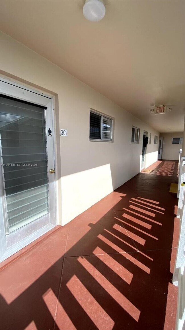 Building Photo - 2640 Garden Dr S