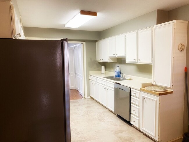 Building Photo - 2 BD/1.5 BATH MOVE IN NOVEMBER MINUTES FROM MCNAY ART MUSEUM!