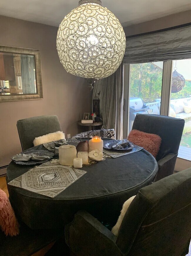 Building Photo - 19 Pine St