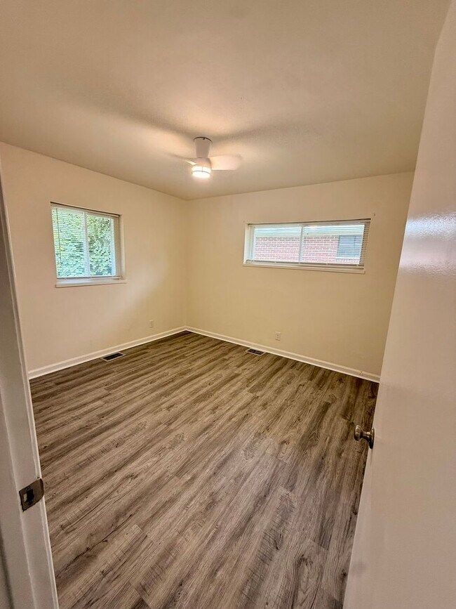 Building Photo - Beautifully Updated 3-Bedroom Brick Ranch in Kettering