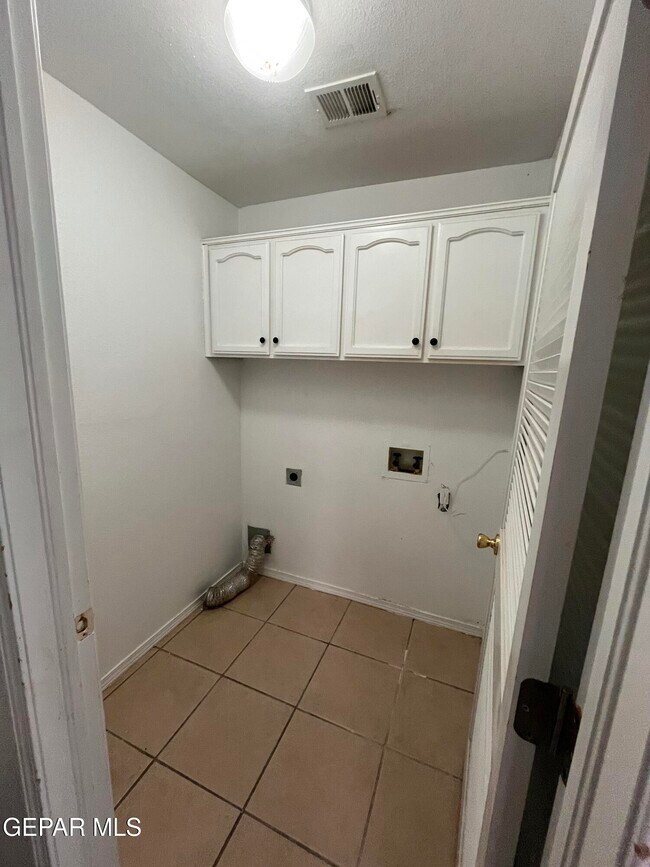 Building Photo - 6105 Pecan Park Pl