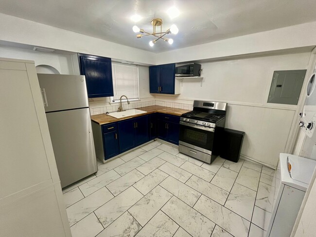 Building Photo - 95 Mitchell Ave