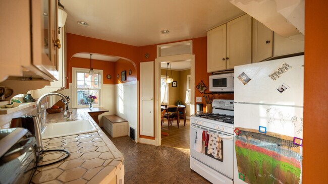 Kitchen - 4322 SE 28th Pl