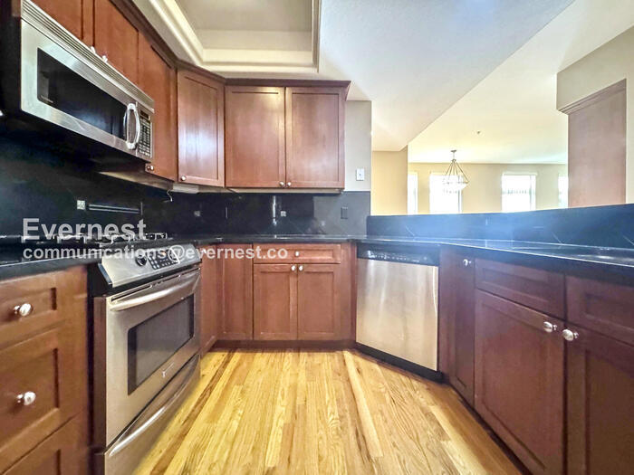 Building Photo - 1080 E 13th Ave