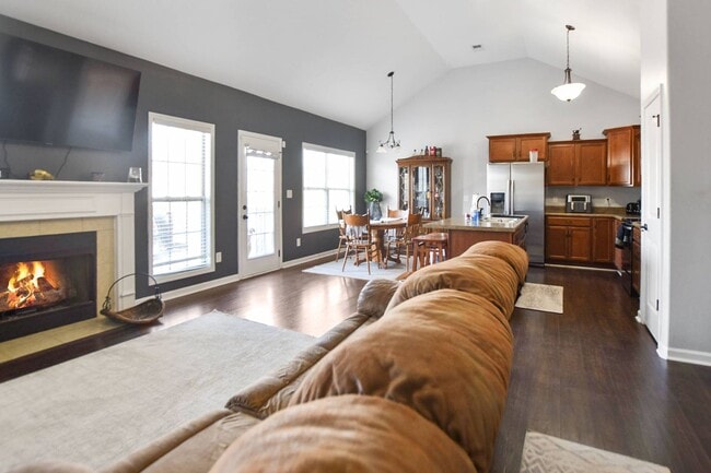 Building Photo - Pet Friendly Three Bedroom with Bonus!