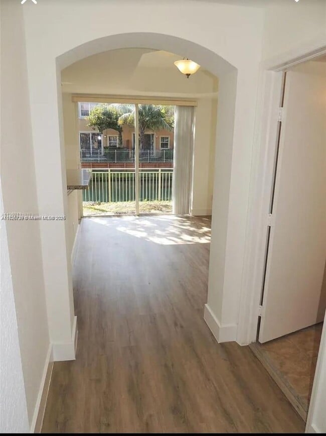 Building Photo - 4931 N Harbor Isles Dr