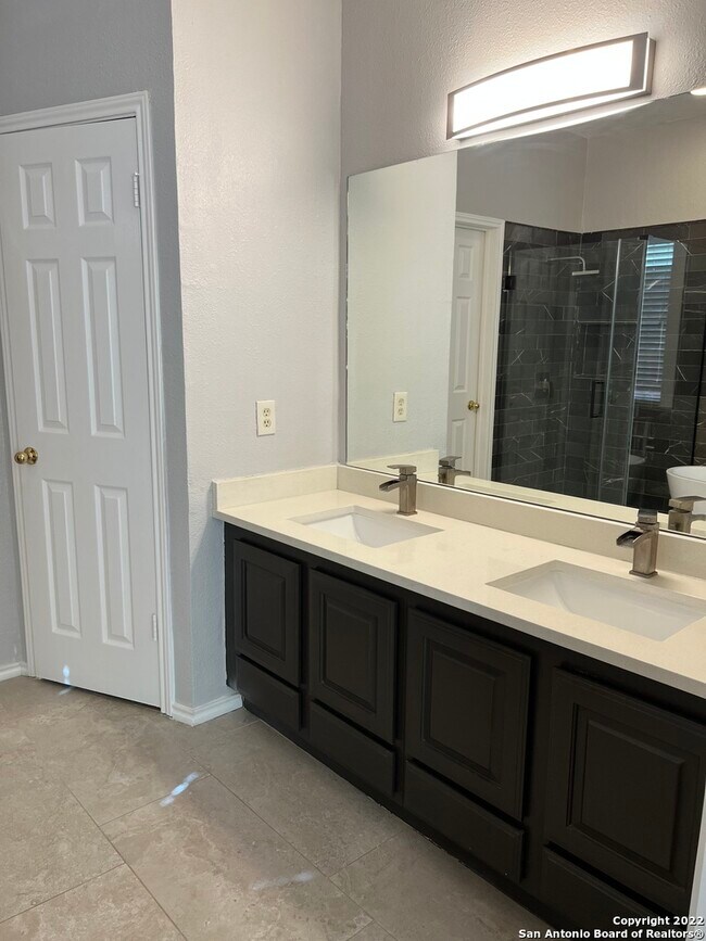 Building Photo - 4006 Legend Creek Dr