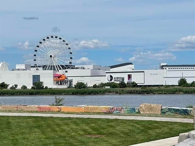 Building Photo - 775 3rd St