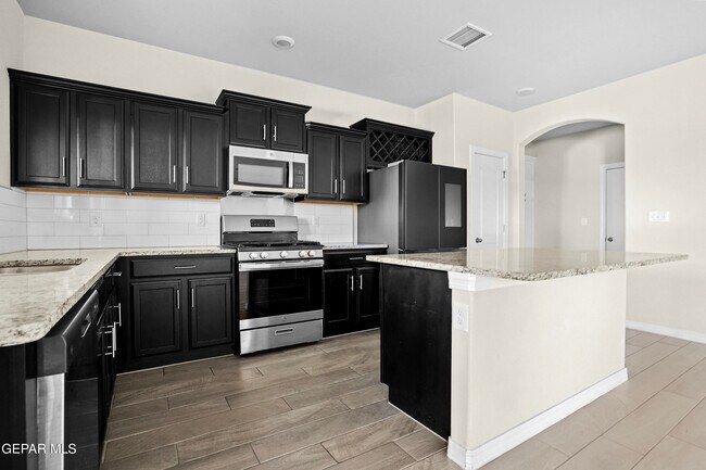 Building Photo - 12265 Desert Pine Ave