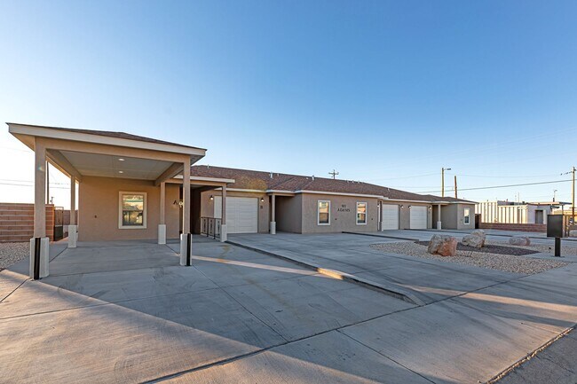 Building Photo - 901 Adams Ave