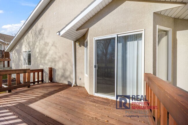 Building Photo - 4 bedroom 3 bathroom - 2 car garage -This is a must see home!