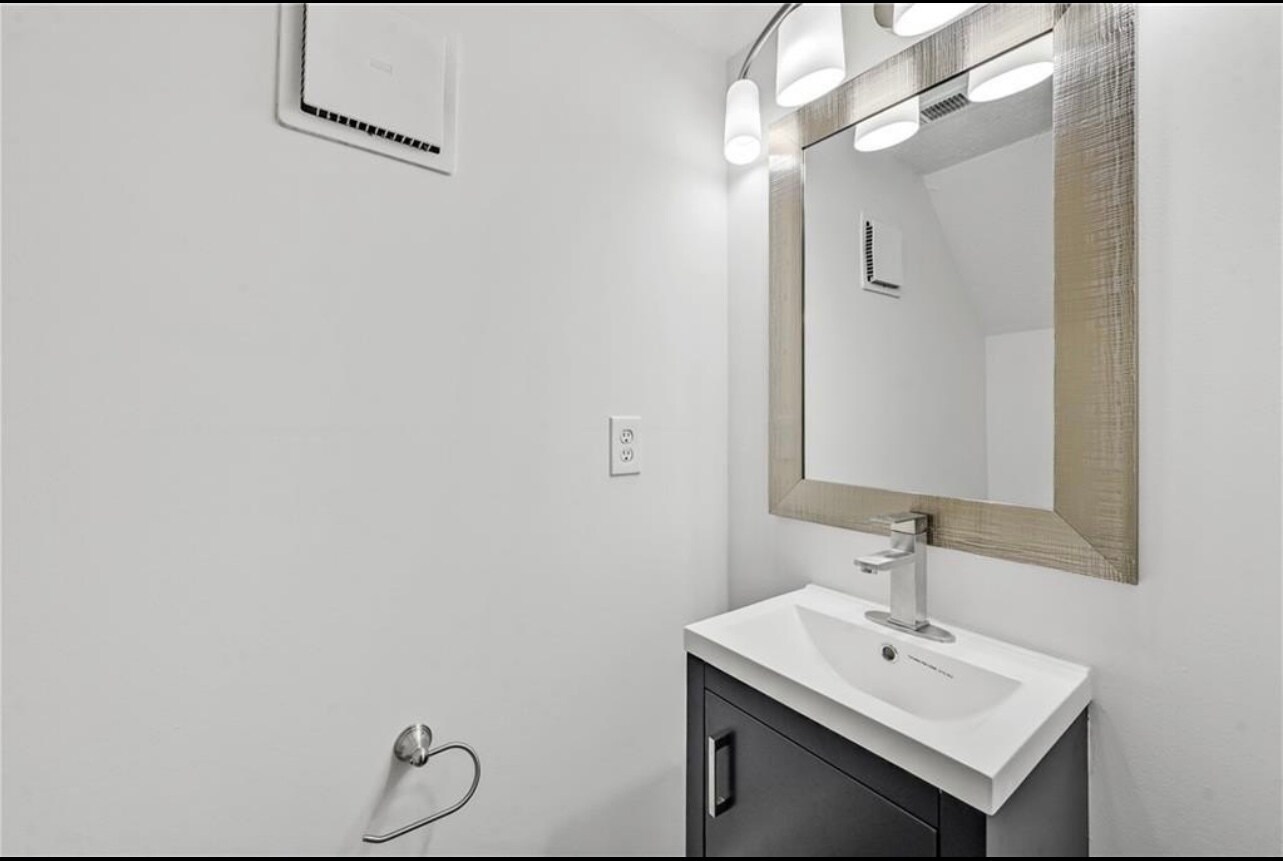 Bathroom 1 - 1159 Saint Augustine Pl NE