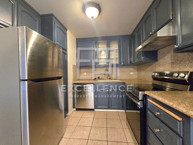 Building Photo - Spacious 2/2.5 Townhouse with 1 Car Garage...