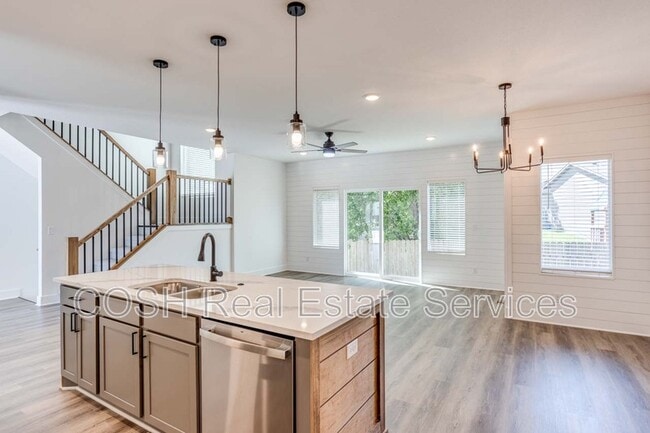 Building Photo - 8441 W 37th Ct N