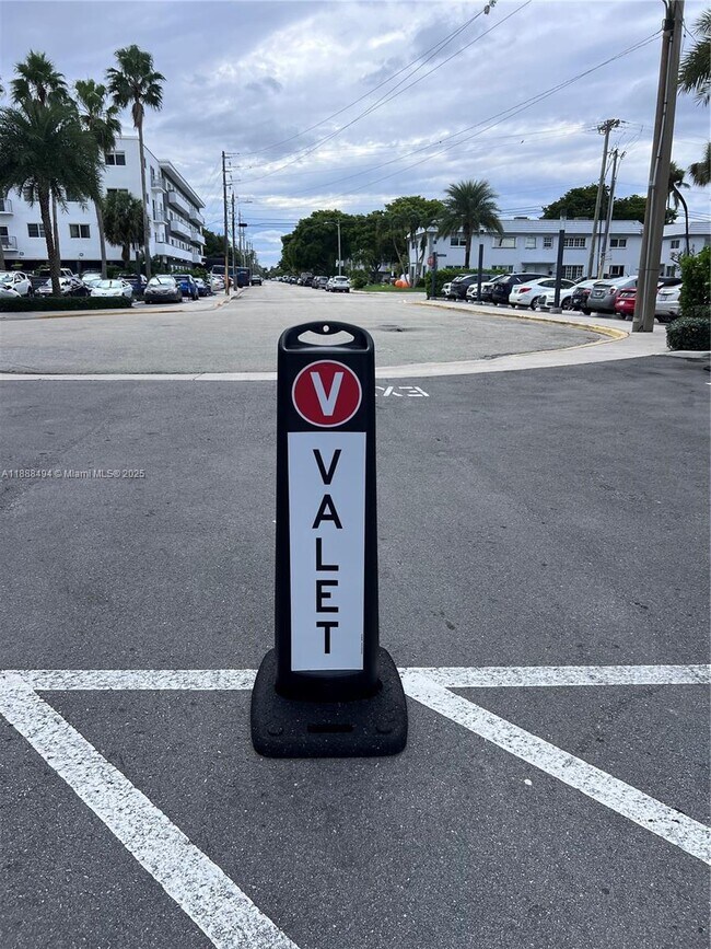 Building Photo - 7501 E Treasure Dr