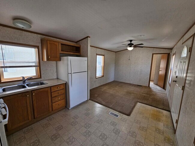 Building Photo - 6 Pine Cir