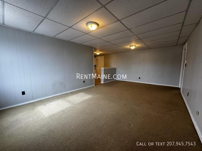 Building Photo - 281 Main St