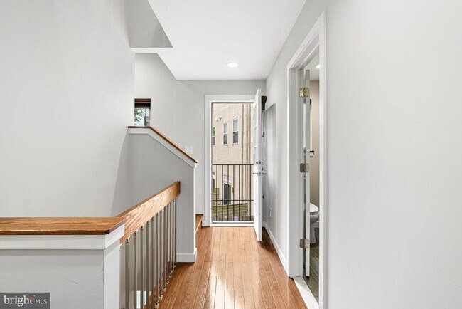 Building Photo - 444 Poplar St