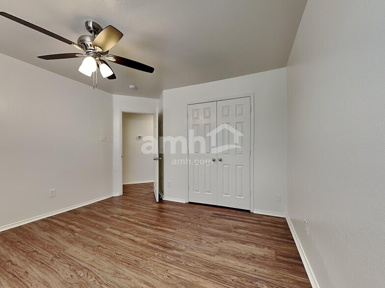 Building Photo - 1745 Cresthill Dr