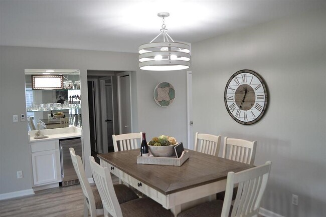 Building Photo - 200 Hamilton Oaks Dr