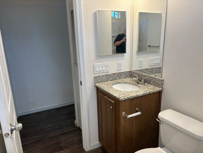 Building Photo - Terrific detached 2/2 Unit with full Priva...