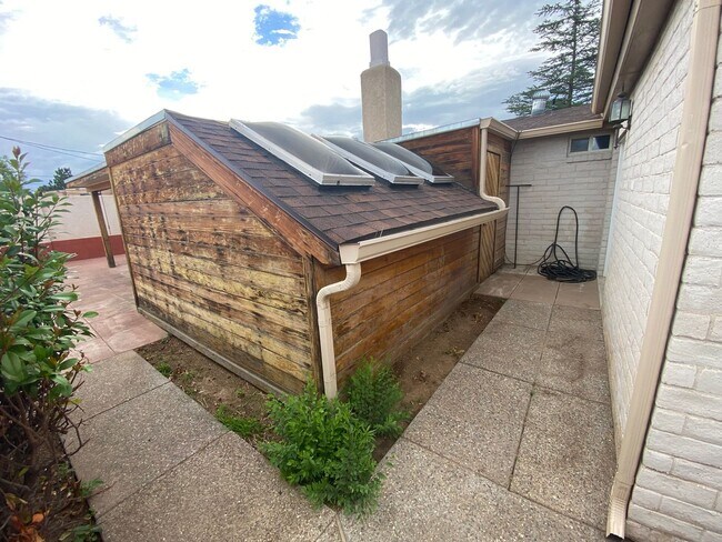 Building Photo - Beautiful 3 Bedroom Home in NE Albuquerque