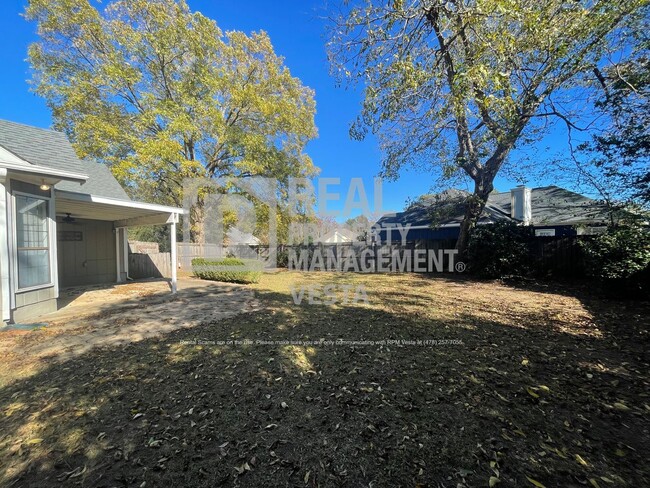 Building Photo - Three Bedroom House on Large Corner Lot in...