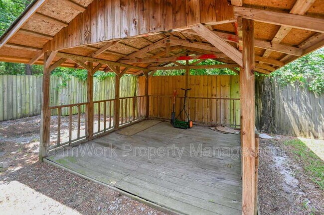 Building Photo - 313 Clearwater Dr