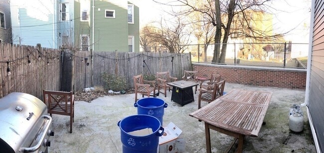 Building Photo - Modern & Spacious 3 BED 3 BATH in Great South Boston Neighborhood.