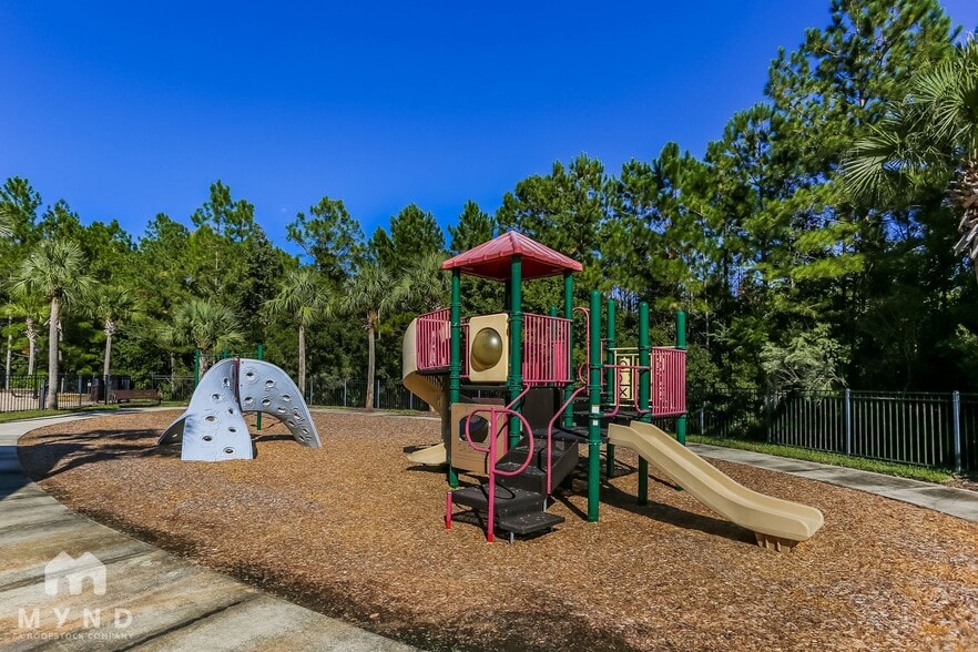 Building Photo - 15768 Canoe Creek Dr