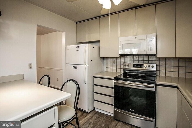 Building Photo - 154 Woodstream Dr