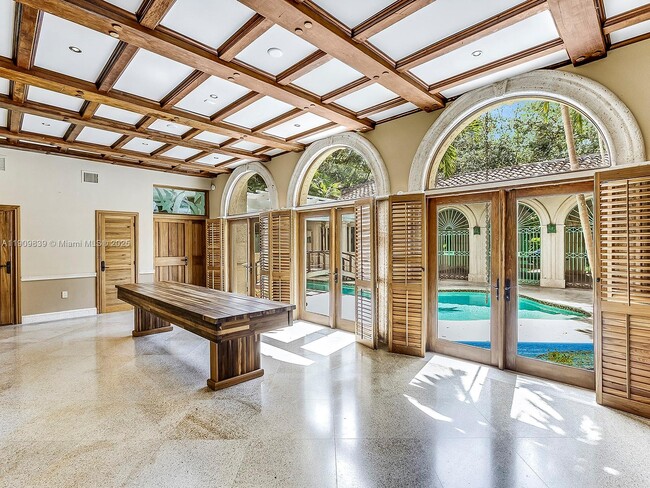 Building Photo - 3504 Banyan Cir