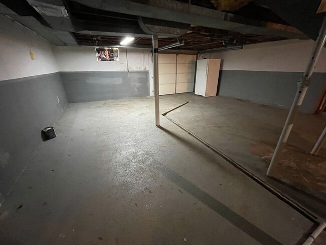 Building Photo - Great Brick Home or Office Space near down...