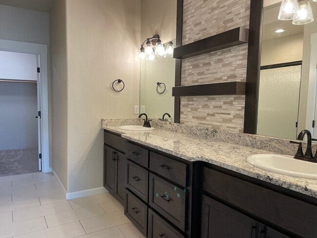 Building Photo - ****HALF OFF FIRST MONTH"S RENT*****Beautiful Two Story 3 Bedroom 2.5 Bath Townhome