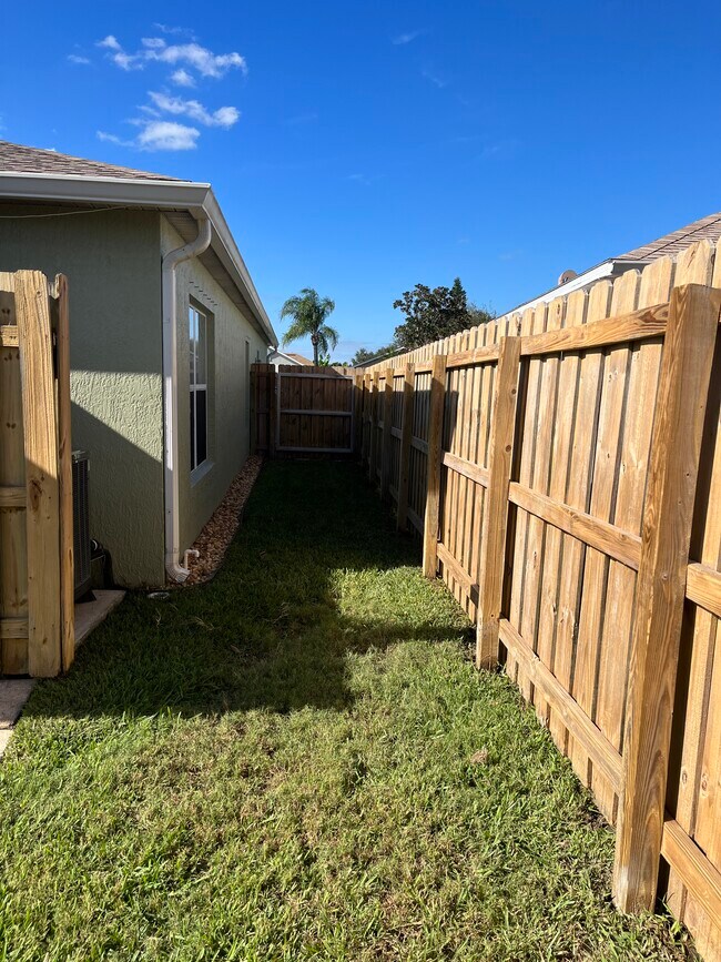 Side yard - 8593 Winder Way