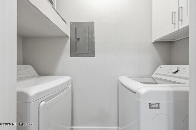Building Photo - 211 Colima Ct