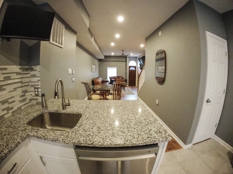 Building Photo - 819 N Montford Ave