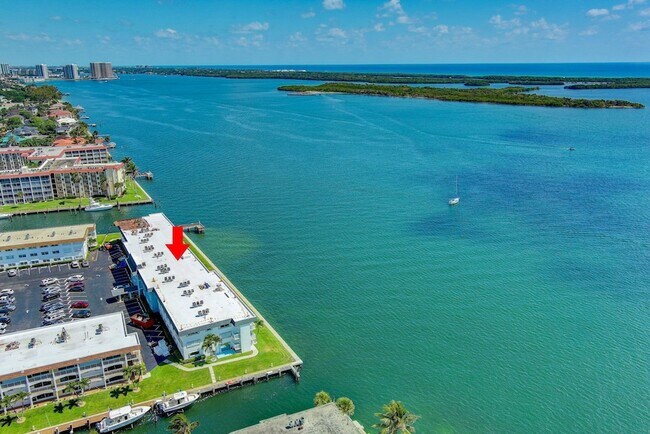 Building Photo - 100 Shore Ct