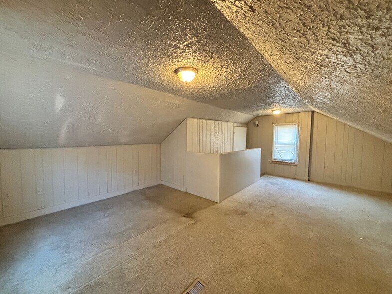 Building Photo - 15596 Eastwood St