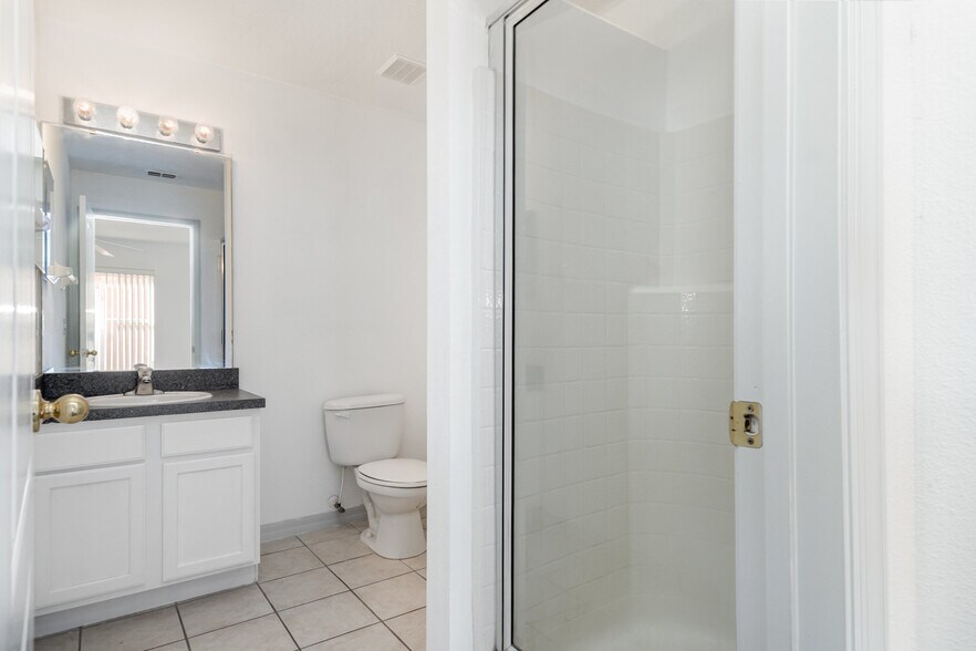 Building Photo - 923 Sandy Ridge Dr