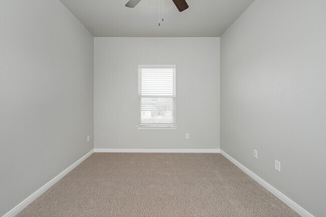 Building Photo - 4089 Cross Park Dr