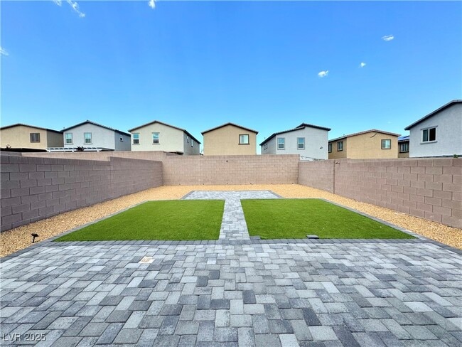 Building Photo - 7848 Pink Opal Ave