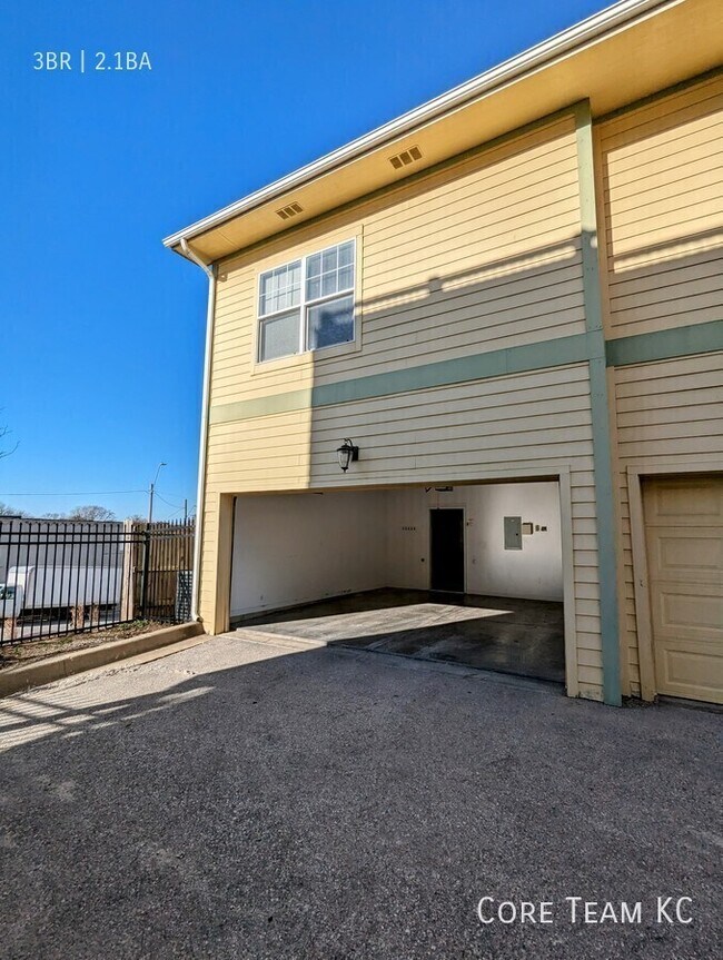 Building Photo - 2911 Cherry St