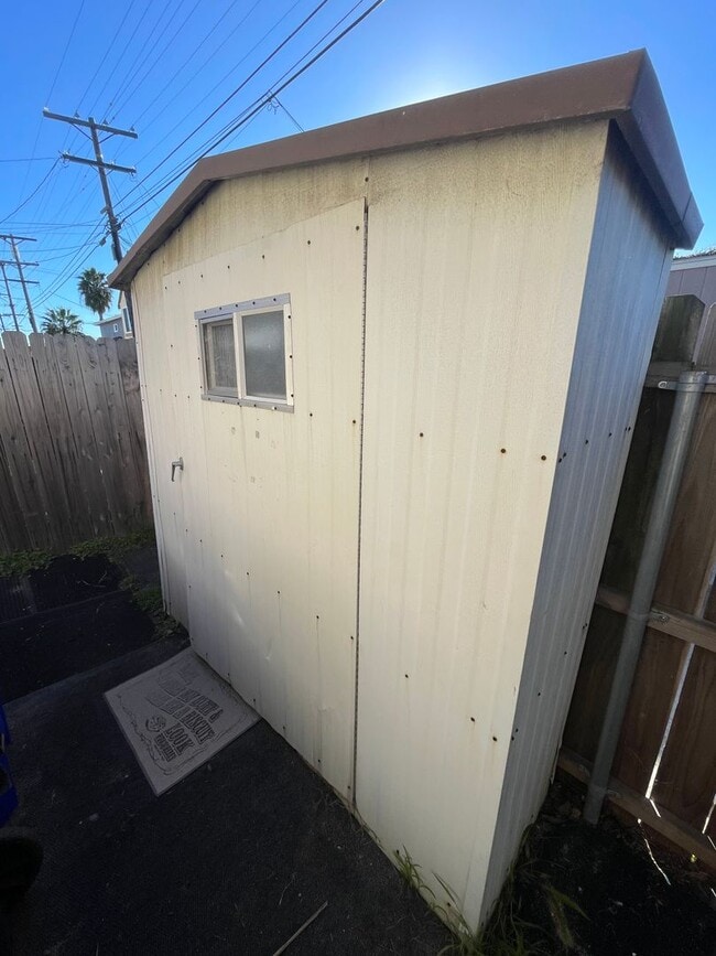 Building Photo - 4528-32 Bancroft St