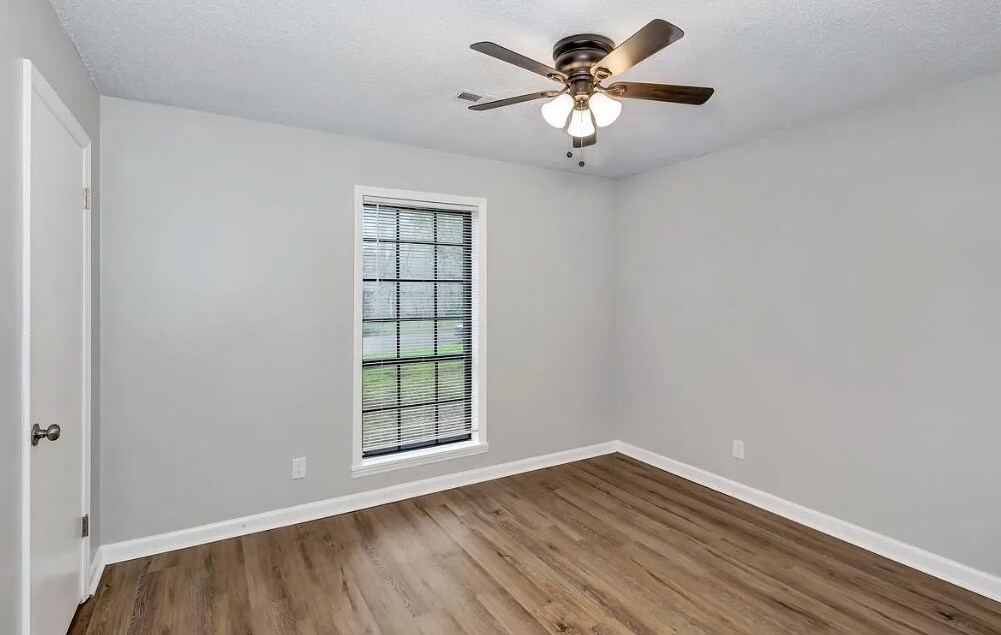 Building Photo - 3909 Fair Oak Ln SW