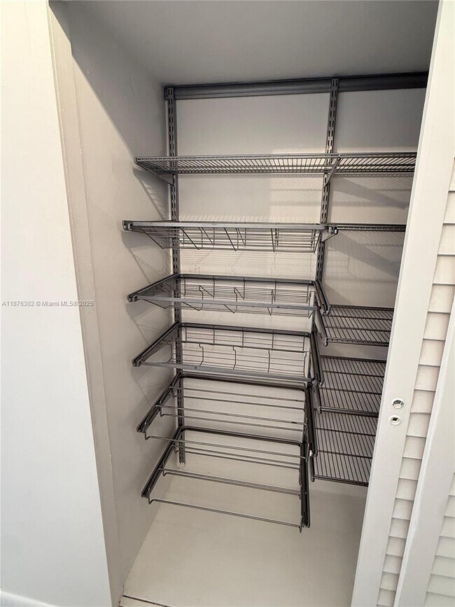 Building Photo - 1408 Brickell Bay Dr