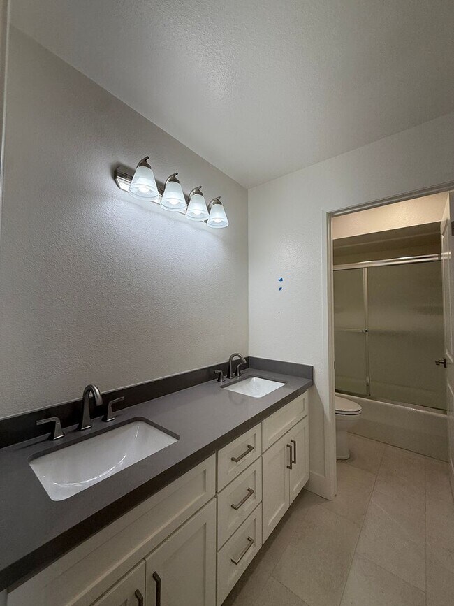 Building Photo - Just Beautifully Updated Village Hills Single Story Home in Orcutt