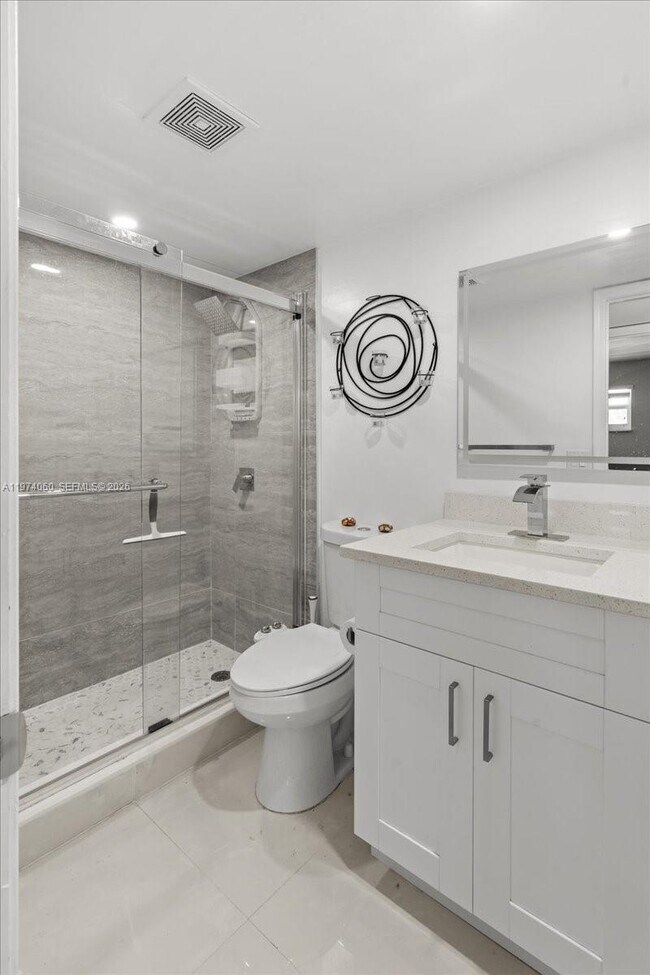 Building Photo - 811 S Hollybrook Dr